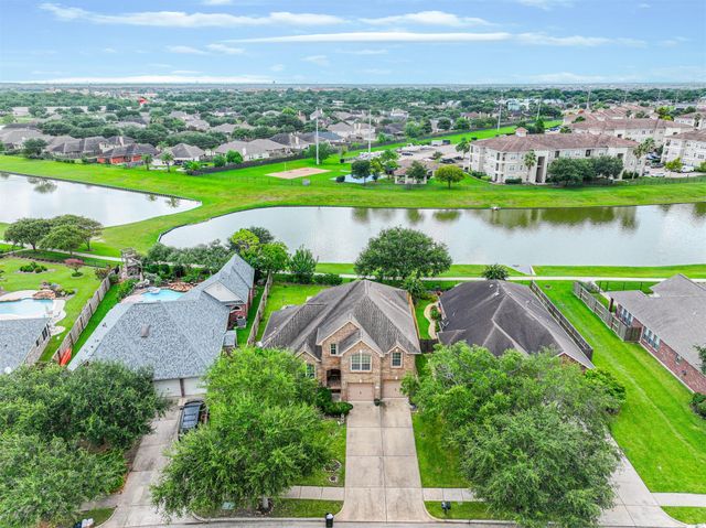 880 Shoal Pointe Lane, League City, TX 77573