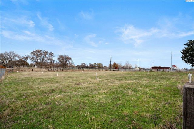 220006 E 59th Ave, Kennewick, WA 99337