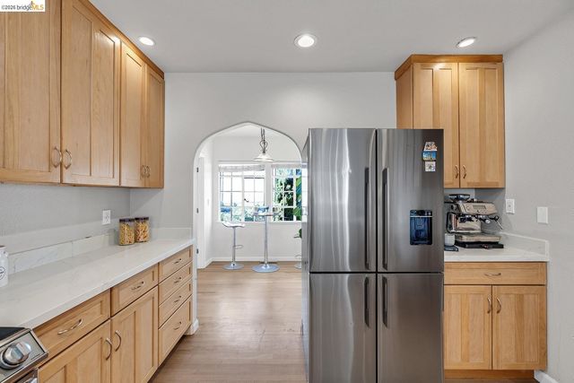 6344 Snake RD, Oakland, CA 94611