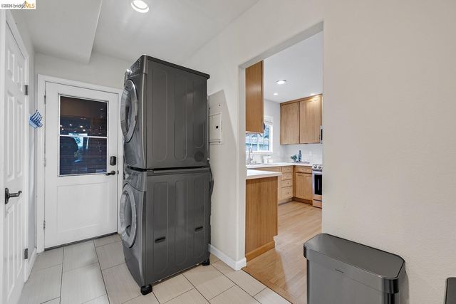 6344 Snake RD, Oakland, CA 94611