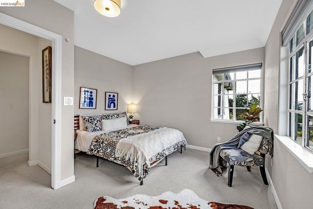 6344 Snake RD, Oakland, CA 94611