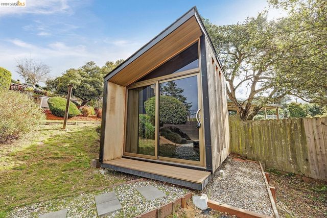 6344 Snake RD, Oakland, CA 94611