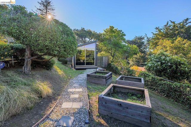 6344 Snake RD, Oakland, CA 94611