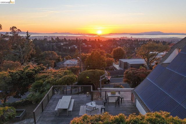 6344 Snake RD, Oakland, CA 94611