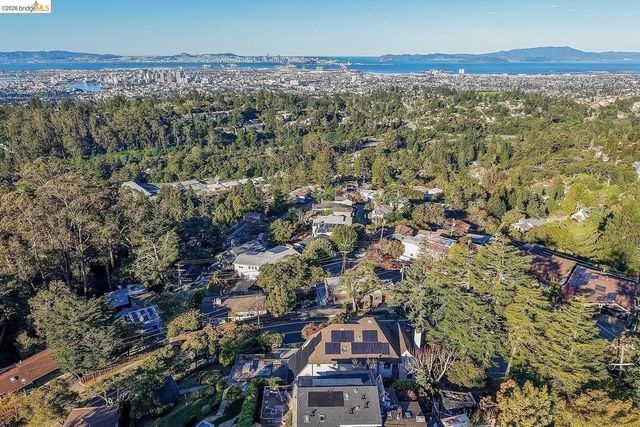 6344 Snake RD, Oakland, CA 94611
