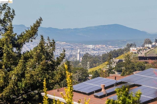 6344 Snake RD, Oakland, CA 94611