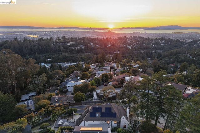 6344 Snake RD, Oakland, CA 94611