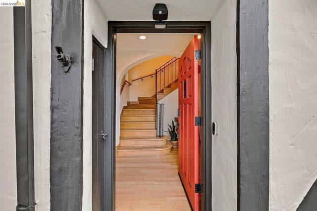 6344 Snake RD, Oakland, CA 94611