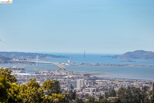 6344 Snake RD, Oakland, CA 94611