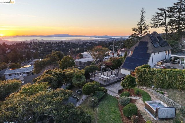 6344 Snake RD, Oakland, CA 94611