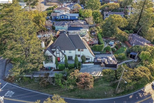 6344 Snake RD, Oakland, CA 94611