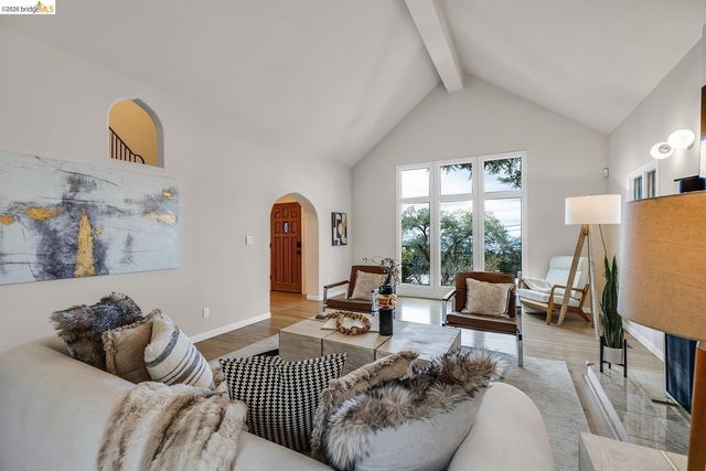 6344 Snake RD, Oakland, CA 94611