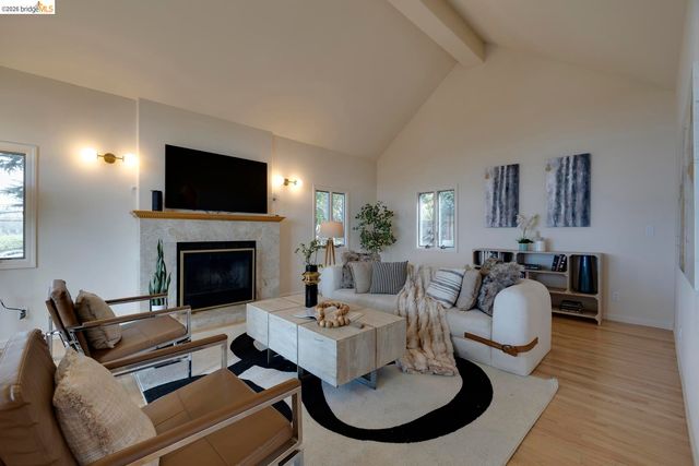 6344 Snake RD, Oakland, CA 94611