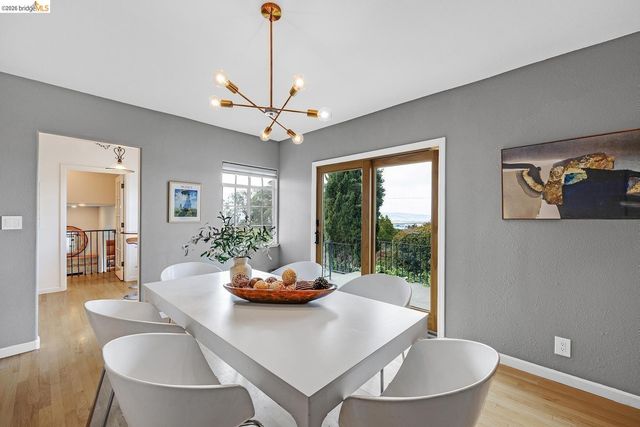 6344 Snake RD, Oakland, CA 94611