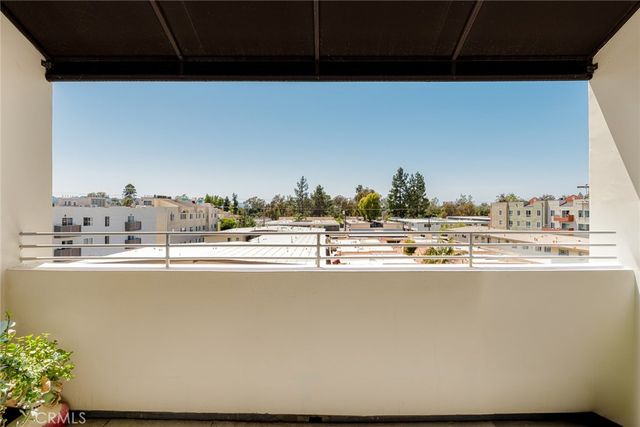 5016 Bakman 404, North Hollywood, CA 91601