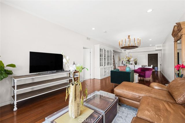 5016 Bakman 404, North Hollywood, CA 91601