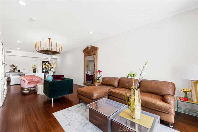 5016 Bakman 404, North Hollywood, CA 91601