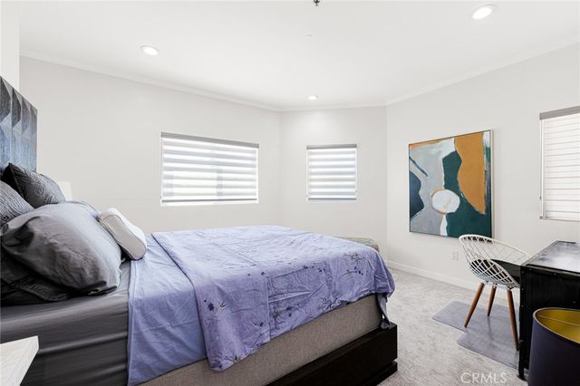 5016 Bakman 404, North Hollywood, CA 91601