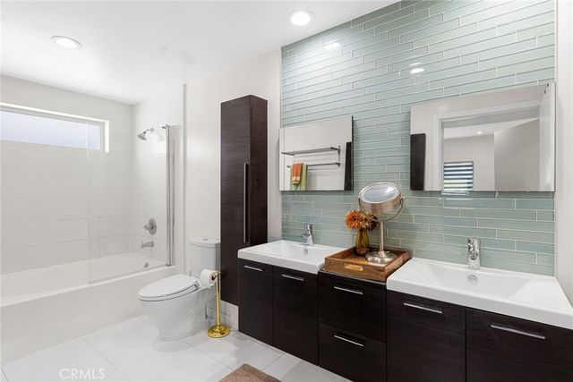 5016 Bakman 404, North Hollywood, CA 91601
