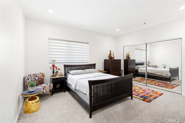 5016 Bakman 404, North Hollywood, CA 91601