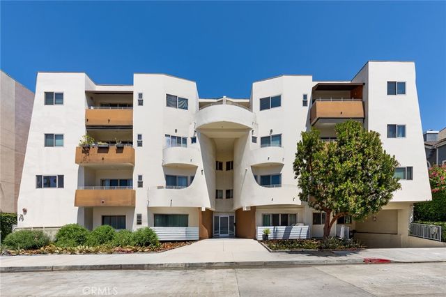 5016 Bakman 404, North Hollywood, CA 91601