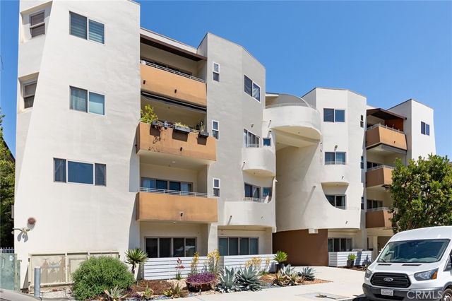 5016 Bakman 404, North Hollywood, CA 91601