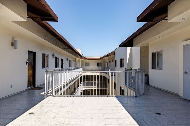 5016 Bakman 404, North Hollywood, CA 91601