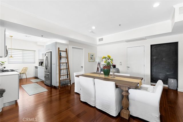 5016 Bakman 404, North Hollywood, CA 91601
