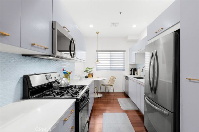 5016 Bakman 404, North Hollywood, CA 91601