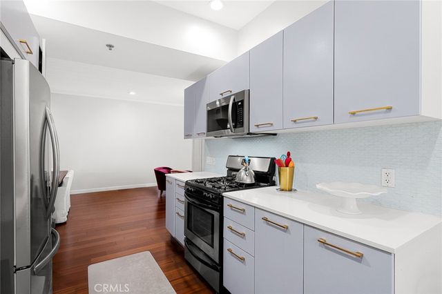 5016 Bakman 404, North Hollywood, CA 91601