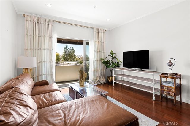 5016 Bakman 404, North Hollywood, CA 91601