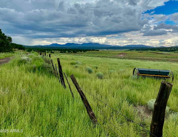 6502 MEADOWS Lane, Flagstaff, AZ 86004