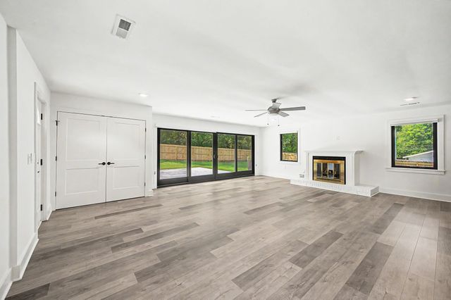 1205 Saint Marys Ln, Nashville, TN 37218