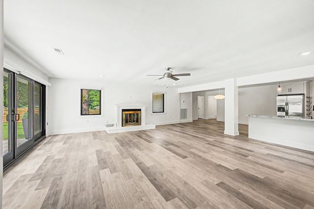 1205 Saint Marys Ln, Nashville, TN 37218