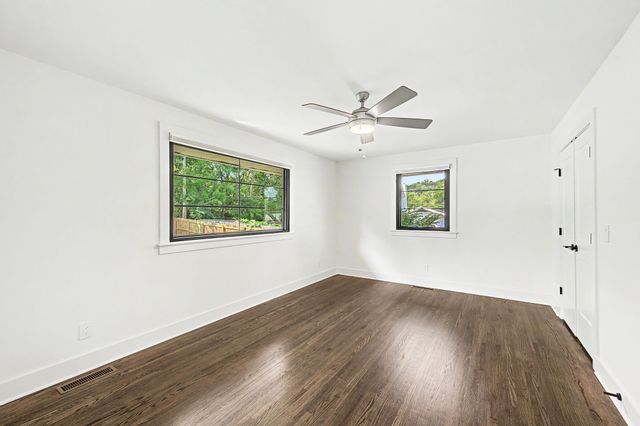 1205 Saint Marys Ln, Nashville, TN 37218