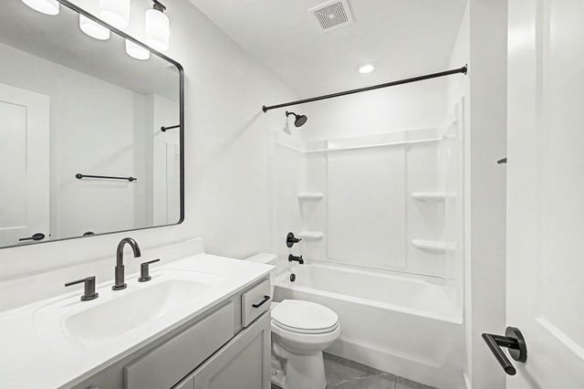 1205 Saint Marys Ln, Nashville, TN 37218