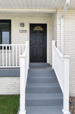 1205 Saint Marys Ln, Nashville, TN 37218