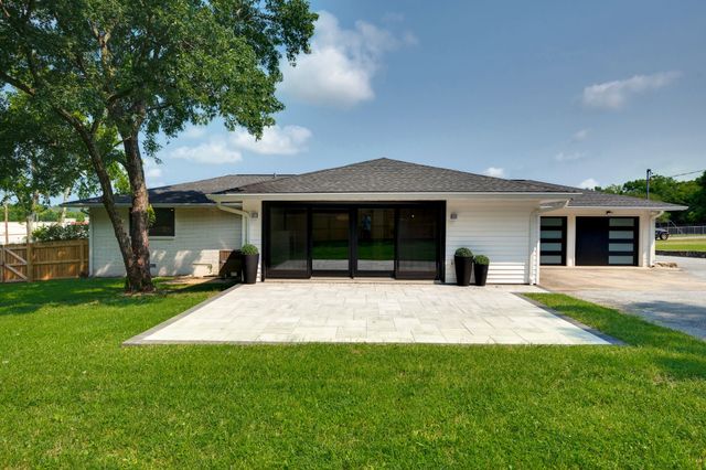 1205 Saint Marys Ln, Nashville, TN 37218