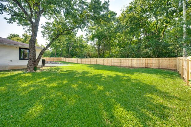 1205 Saint Marys Ln, Nashville, TN 37218