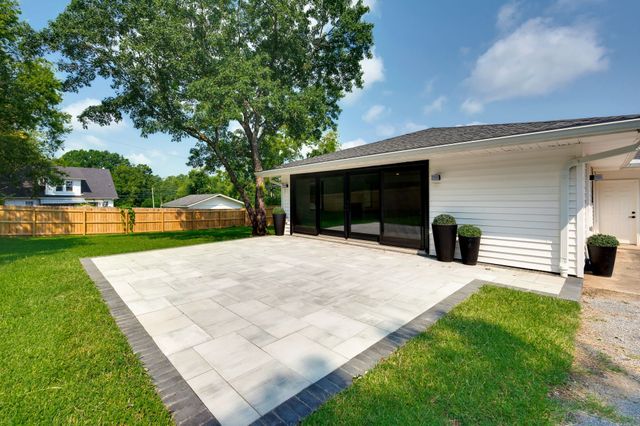 1205 Saint Marys Ln, Nashville, TN 37218