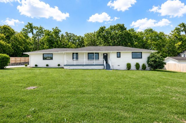1205 Saint Marys Ln, Nashville, TN 37218