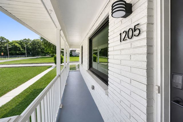 1205 Saint Marys Ln, Nashville, TN 37218