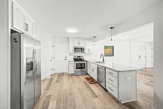 1205 Saint Marys Ln, Nashville, TN 37218