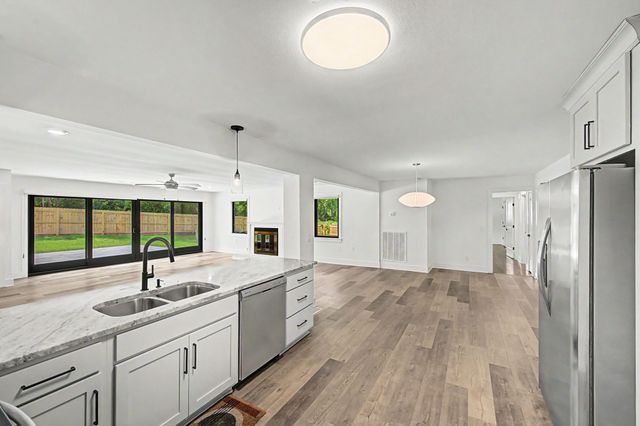 1205 Saint Marys Ln, Nashville, TN 37218