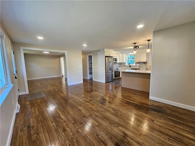 116 Louise Drive, Tiverton, RI 02878