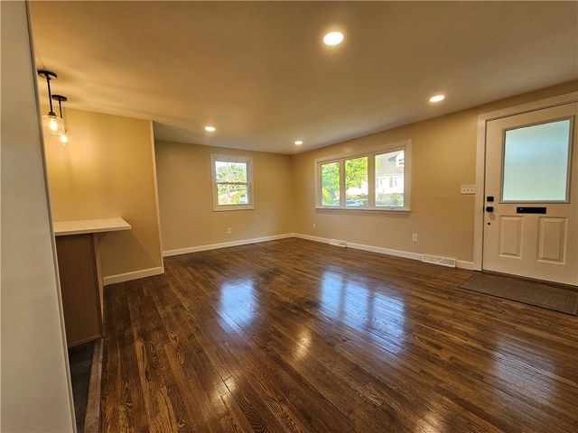 116 Louise Drive, Tiverton, RI 02878