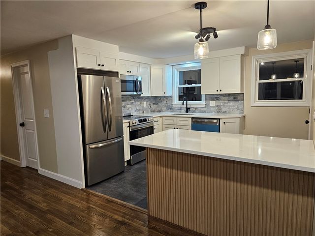 116 Louise Drive, Tiverton, RI 02878