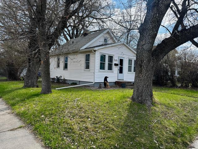 1622 S 11th Avenue S, Fargo, ND 58103