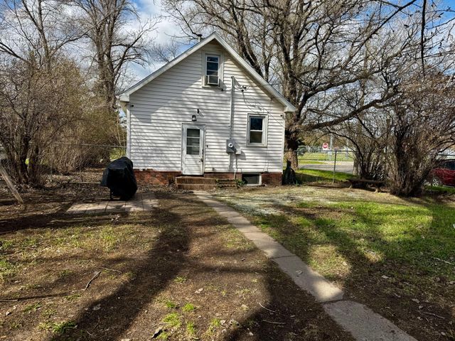 1622 S 11th Avenue S, Fargo, ND 58103