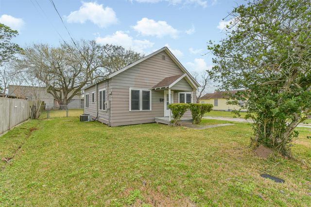 2242 Houston Avenue, Pearland, TX 77581